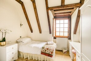 4 habitaciones, tabla de planchar con plancha, internet y ropa de cama 