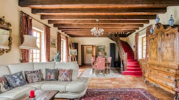 TV connectée, cheminée, lecteur de DVD