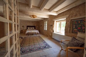 3 chambres, fer et planche à repasser, Wi-Fi, draps fournis