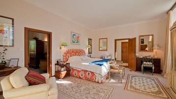 9 bedrooms, iron/ironing board, Internet, bed sheets