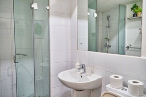 Shower, towels, soap, toilet paper - One Bedroom Pent-house. (Accra)