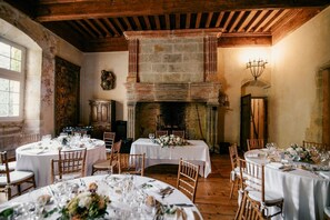 Dining - Chateau Des Cathares (Plaigne)