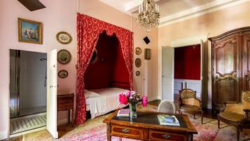 14 bedrooms, iron/ironing board, WiFi, bed sheets