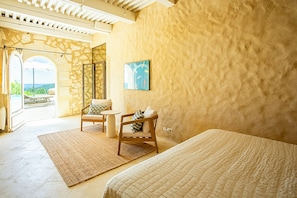 5 bedrooms, desk, iron/ironing board, bed sheets - Les Rochers - Five Bedroom Villa, Sleeps 10 (Les Baux de Provence)