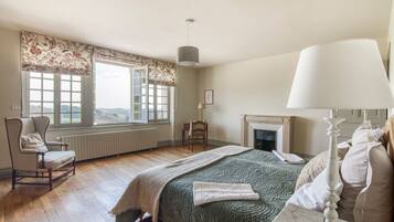 7 bedrooms, iron/ironing board, WiFi, bed sheets