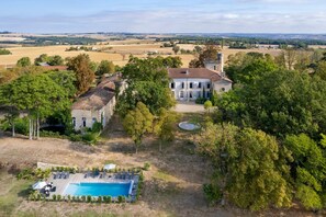 A large estate with a swimming pool, a main building, and surrounding fields. - Chateau Rural - Twelve Bedroom Castle, Sleeps 20 (La Sauvetat)