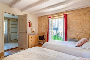 4 Schlafzimmer, BĂŒgeleisen/BĂŒgelbrett, Internetzugang, BettwĂ€sche