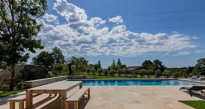 Maison Malbec - Six Chambres Villa, Couchages 12