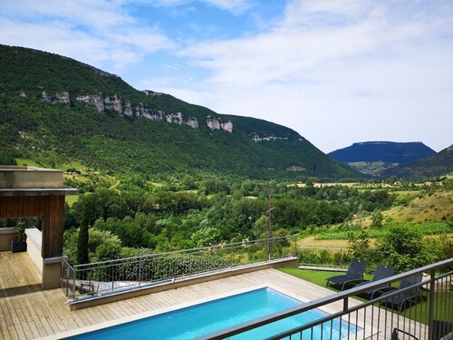 Dans La Nature - Four Bedroom Villa, Sleeps 8