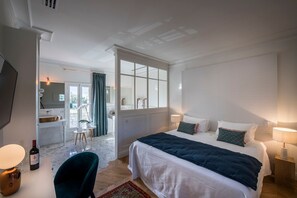 5 habitaciones, tabla de planchar con plancha, internet y ropa de cama 