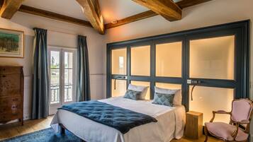 5 slaapkamers, een strijkplank/strijkijzer, internet, beddengoed