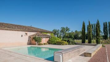 Een verwarmd zwembad