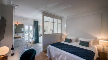 5 bedrooms, iron/ironing board, Internet, bed sheets