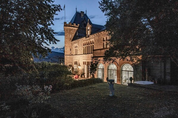 Exterior - Chateau Chemin Vert - Six Bedroom Castle, Sleeps 16 (Chalabre)