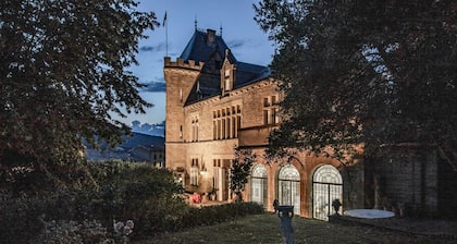 Chateau Chemin Vert - Six Bedroom Castle, Sleeps 16