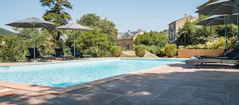 Chateau Chemin Vert - Six Bedroom Castle, Sleeps 16
