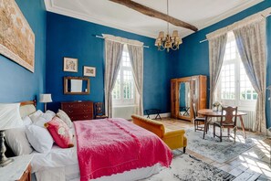 6 室のベッドルーム、デスク、アイロン / アイロン台、WiFi