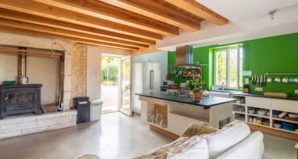 Maison Des Pivoines - Six Bedroom Villa, Sleeps 12