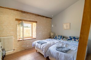 6 habitaciones, tabla de planchar con plancha, internet y ropa de cama 