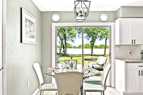 Relaxing & Massage Chair & Putt Putt & Fenced Yard