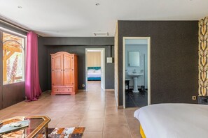 4 chambres, fer et planche à repasser, Wi-Fi, draps fournis