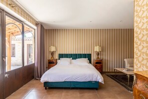 4 chambres, fer et planche à repasser, Wi-Fi, draps fournis