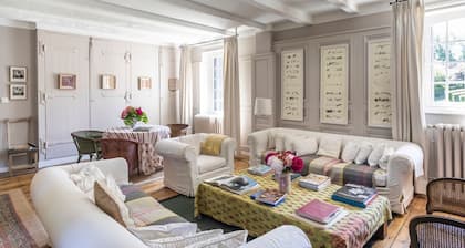 Manoir Des Falaises - Four Bedroom Villa, Sleeps 8
