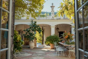 Outdoor dining - Chateau Sauvage - Eleven Bedroom Castle, Sleeps 14 (Rochessauve)