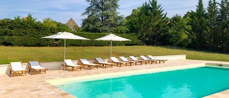 Een verwarmd zwembad