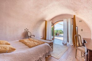 6 chambres, fer et planche à repasser, accès Internet, draps fournis
