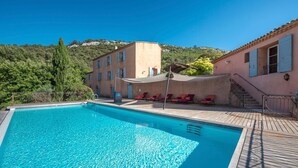 Pool - Mas Du Chateau - Six Bedroom Villa, Sleeps 14 (Trets)