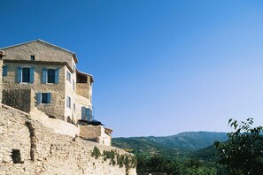 Exterior - Mas Vaucluse - Six Bedroom Villa, Sleeps 12 (Crillon-le-Brave)