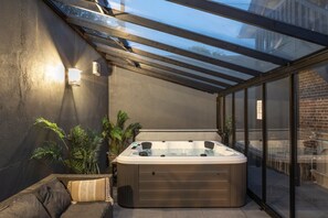 Bain à remous intérieur