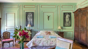 9 chambres, fer et planche à repasser, Wi-Fi, draps fournis