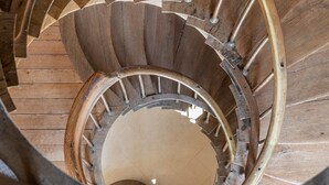 A spiral staircase with wooden steps and metal balusters. - Chateau Falaises - Nine Bedroom Castle, Sleeps 15 (Ingouville)