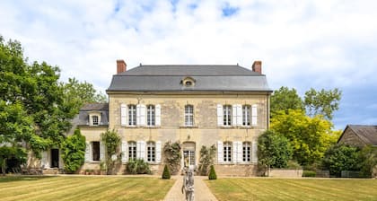 Manoir Des Arts - Five Bedroom Villa, Sleeps 10