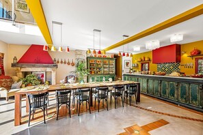 Dining - Domaine Les Pyrenees (Castelnou)