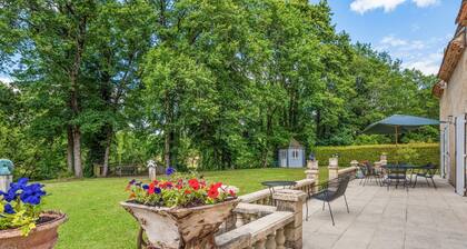 Maison De La Dronne - Four Bedroom Villa, Sleeps 8