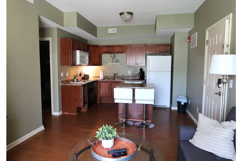 Lovely 1 bedroom apt next to Wesley Hospital