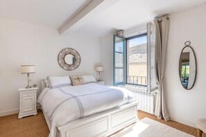 3 chambres, fer et planche Ă repasser, Wi-Fi, draps fournis