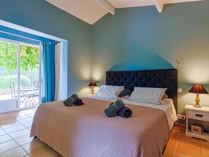 4 quartos, ferros/tábuas de passar roupa, Wi-Fi, roupa de cama