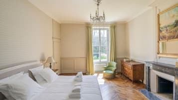 5 chambres, fer et planche Ă  repasser, accĂšs Internet, draps fournis