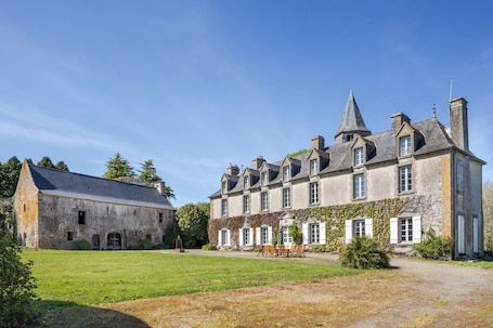 Exterior. Chateau De Lothea - Five Bedroom Castle, Sleeps 10