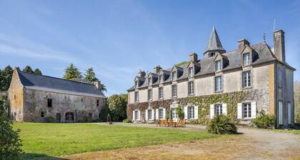 Chateau De Lothea - Five Bedroom Castle, Sleeps 10