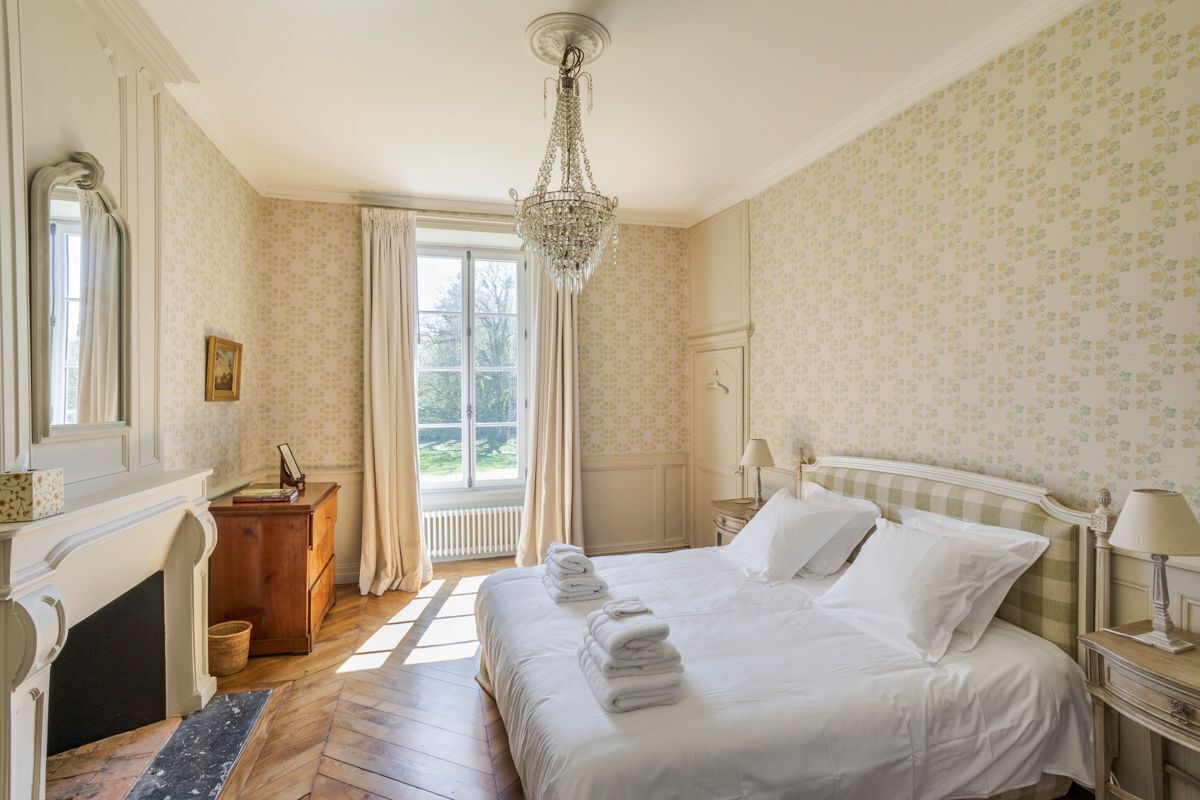 5 slaapkamers, een strijkplank/strijkijzer, internet, beddengoed