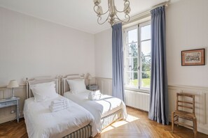 5 chambres, fer et planche à repasser, accès Internet, draps fournis