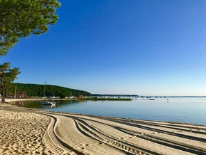 On the beach - Maison Du Lac - Four Bedroom Villa, Sleeps 8 (Carcans)