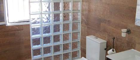 Dusche, Bidet, Handtücher