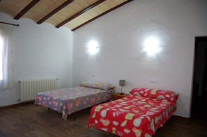 4 bedrooms, WiFi, bed sheets
