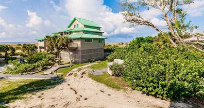 Secluded Little Gasparilla Island - minutes from the beach.